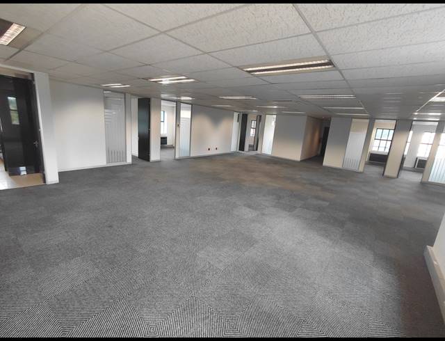 376M² OFFICE TO LET IN BRYANSTON